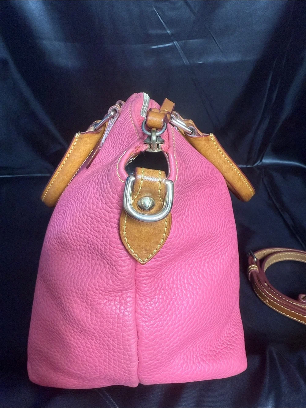 GORGEOUS DOONEY & BOURKE PINK PEBBLED GRAIN LEATHER DOMED SATCHEL / SHOULDER BAG